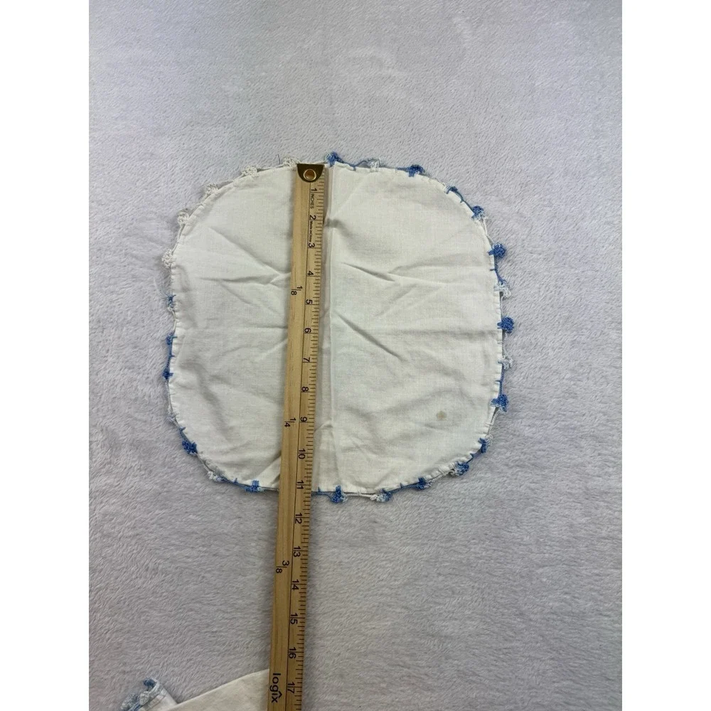 VINTAGE Linen Floral Embroidered Vanity Set of 4 Crocheted Lace Edge Runner